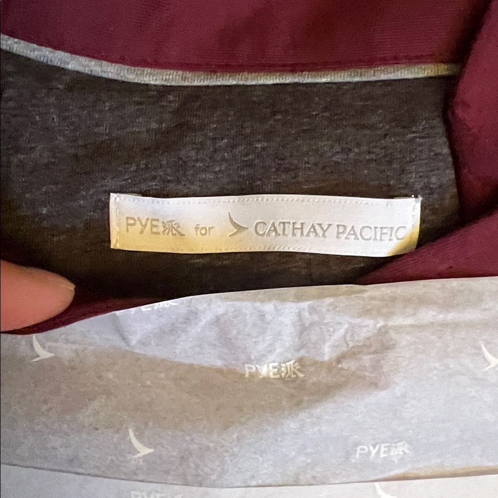 NEW Cathay Pacific first class pajama and slippers set. In a grey tote.women - Picture 5 of 5